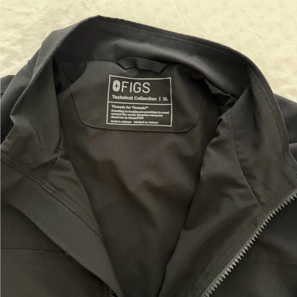 Figs Women’s Black Jacket - Picture 3 of 5